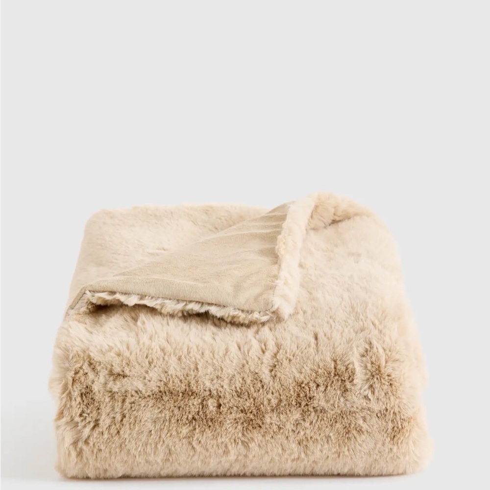 Luxurious Tan Faux Fur Throw Blanket